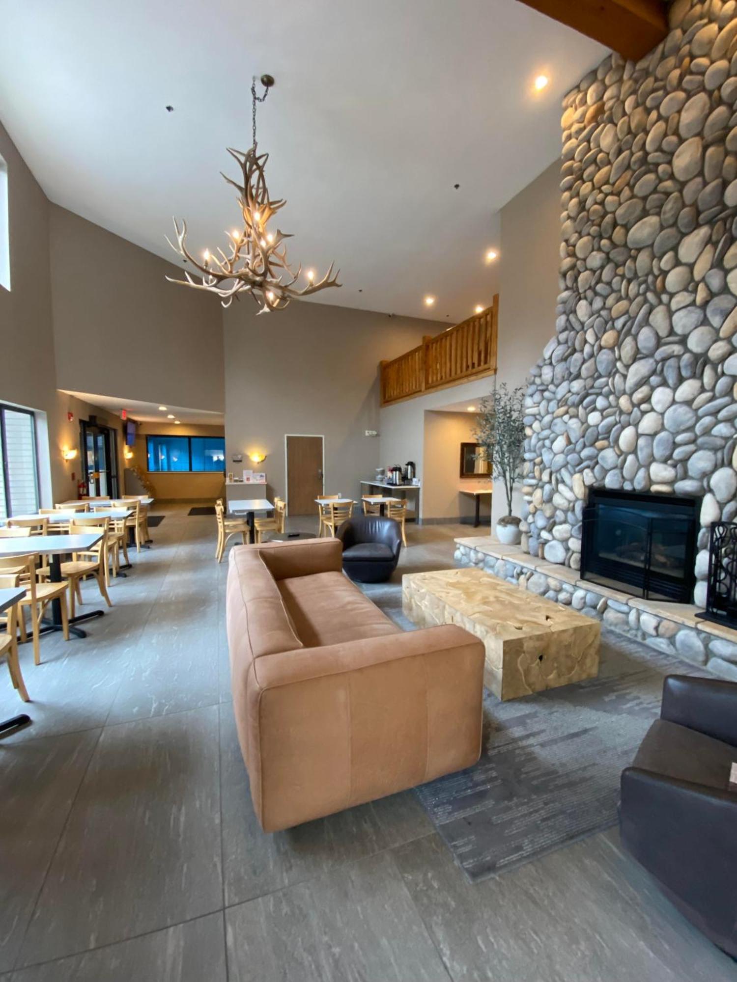 Beachfront Hotel Houghton Lake Exterior photo