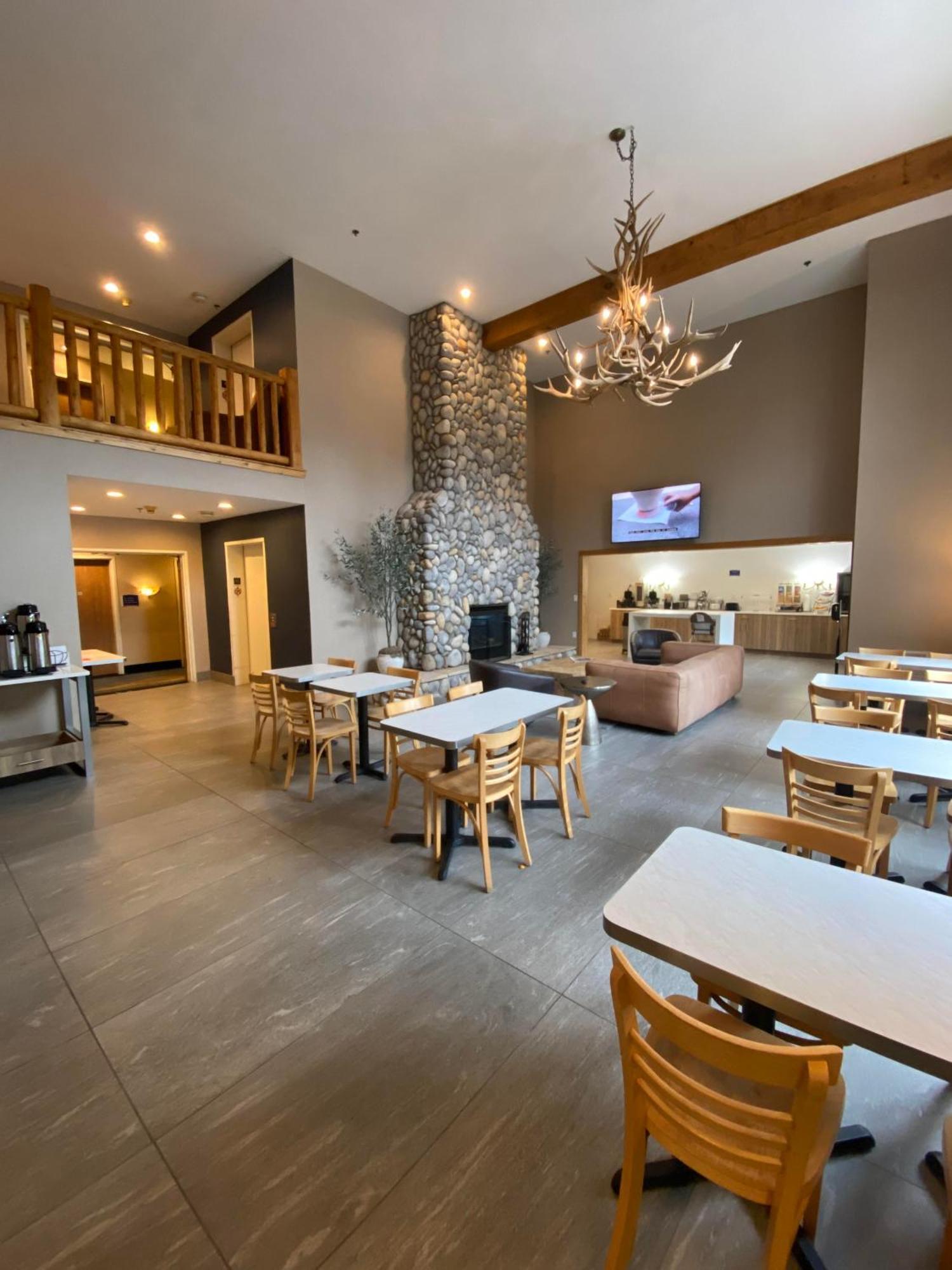 Beachfront Hotel Houghton Lake Exterior photo