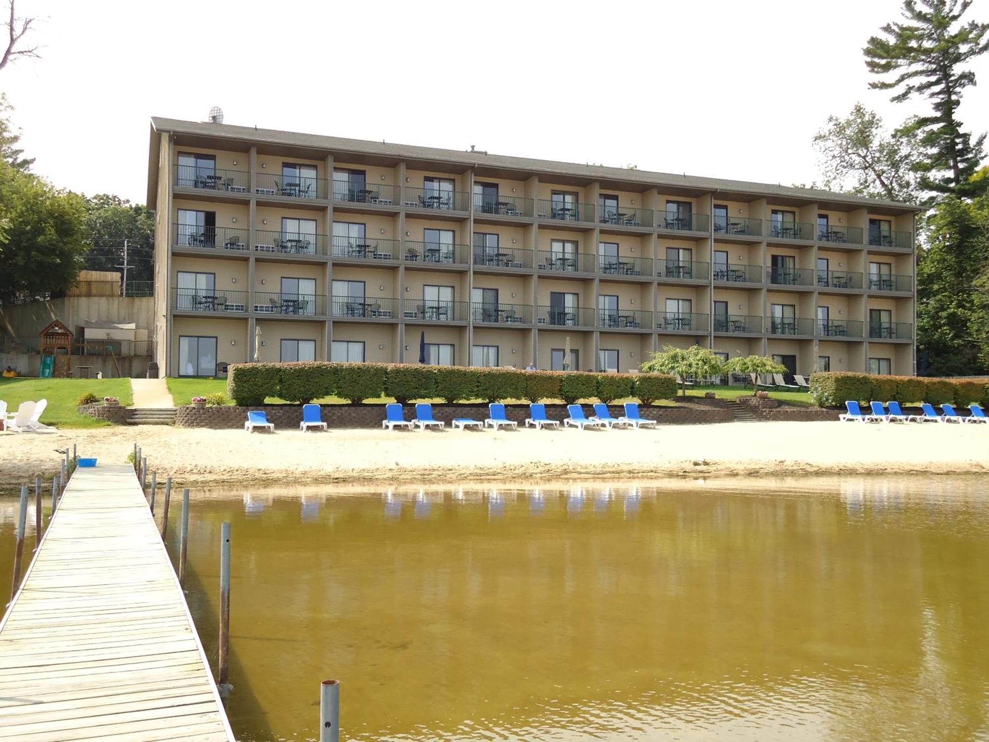 Beachfront Hotel Houghton Lake Exterior photo