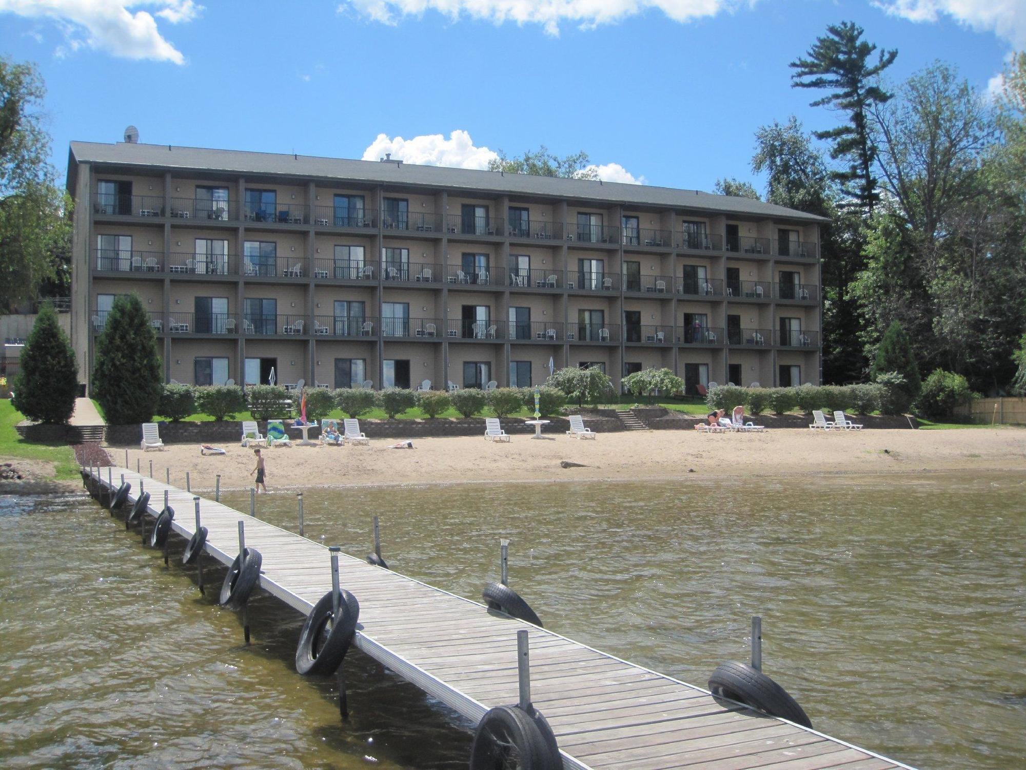 Beachfront Hotel Houghton Lake Exterior photo