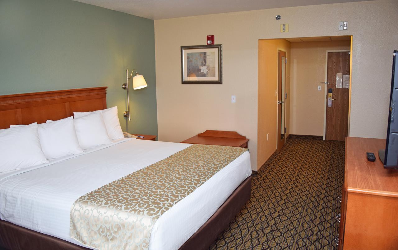 Beachfront Hotel Houghton Lake Exterior photo
