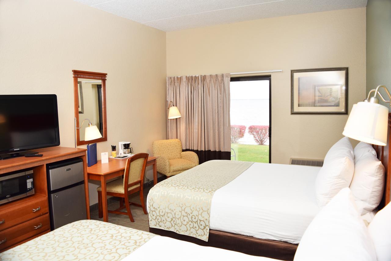 Beachfront Hotel Houghton Lake Exterior photo