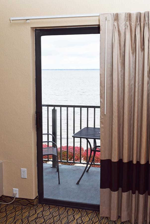 Beachfront Hotel Houghton Lake Exterior photo