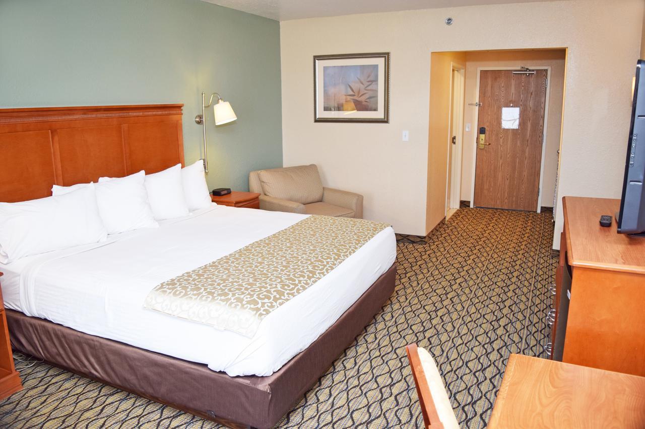 Beachfront Hotel Houghton Lake Exterior photo