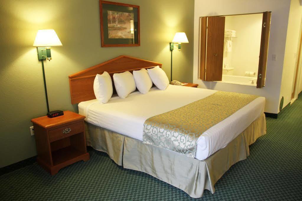 Beachfront Hotel Houghton Lake Exterior photo